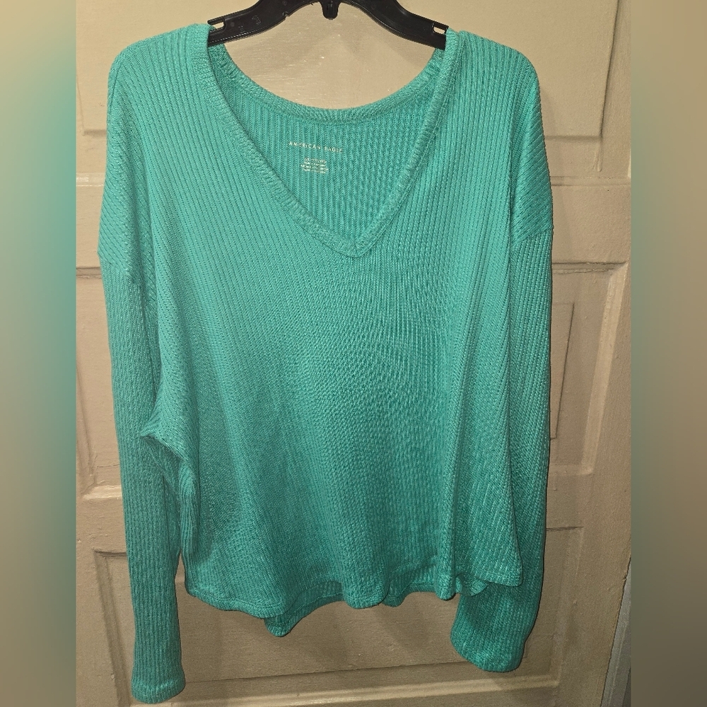 American Eagle Long Sleeve Plush Ribbed V-Neck Tshirt